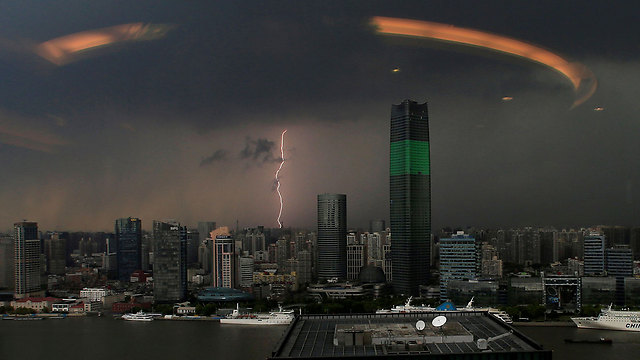 ברקים בשמי שנגחאי, סין (צילום: רויטרס) (צילום: רויטרס)