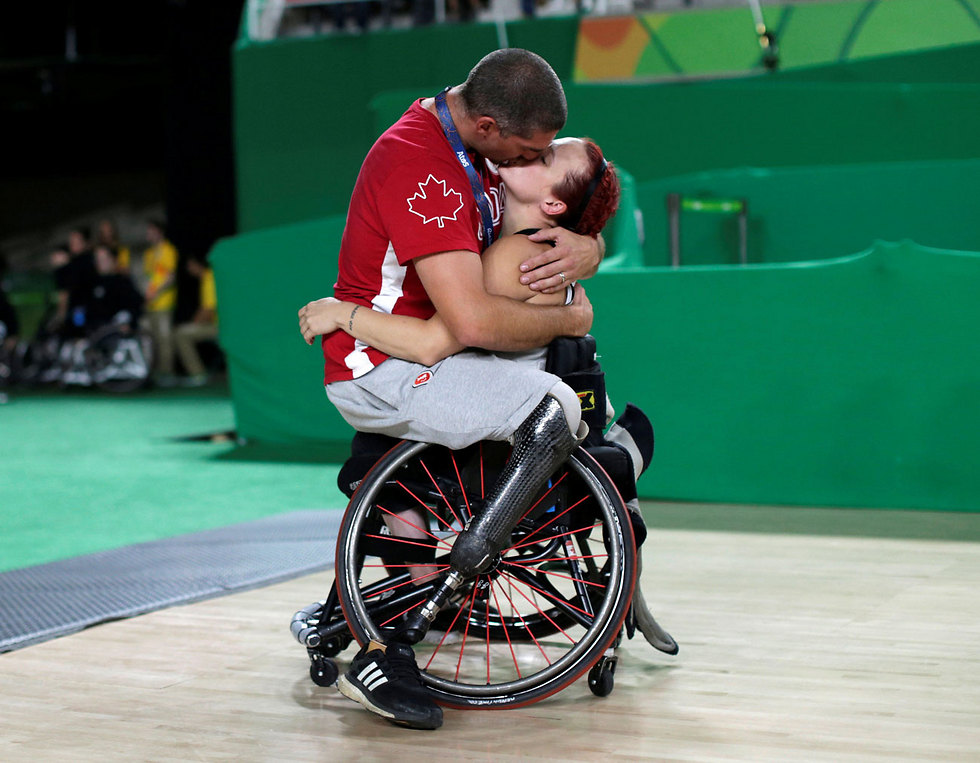 אהבה על הפרקט במשחקים הפראלימפיים בברזיל (צילום: רויטרס) (צילום: רויטרס)