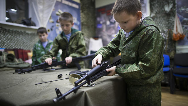 ילדים מגוייסים ברוסיה (צילום: AP) (צילום: AP)