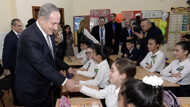 Prime Minister Benjamin Netanyahu at Chabad’s Or Avner School in Baku (Photo: AFP)
