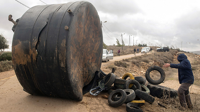 Settlers preparing for the Amona evacuation (Photo: AFP)