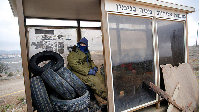 Settlers preparing for the Amona evacuation (Photo: Reuters)