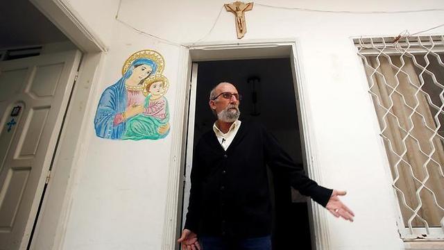 Naser Jelda at his home in Gaza (Photo: Reuters)