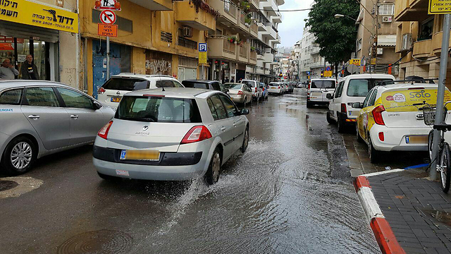 כבישים רטובים מאוד בתל אביב (צילום: אסף מגל) (צילום: אסף מגל)