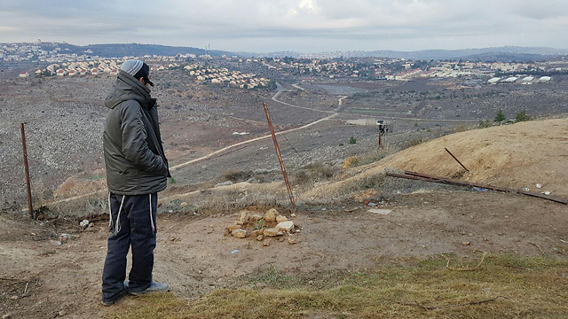 One of the activists in Amona on Sunday morning (Photo: Ido Erez) (Photo: Ido Erez)