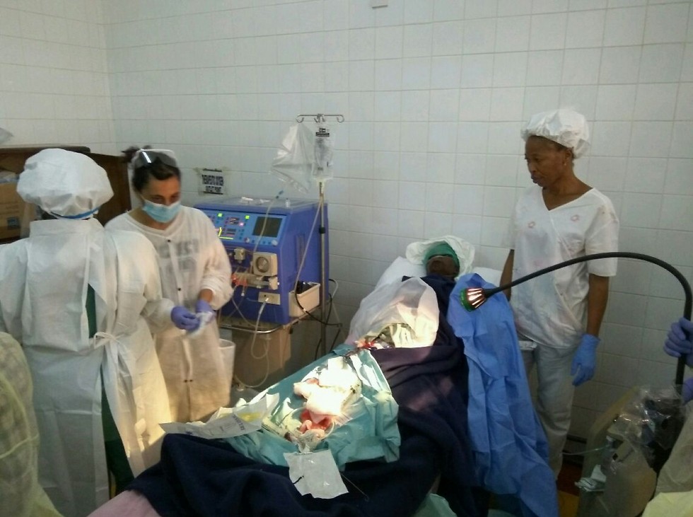 דיאליזה ראשונה בסיירה ליאון. אישה בת 30 לאחר ניתוח קיסרי ( ) ( )