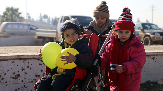 ילדים סורים שנעקרו מבתיהם בחלב (צילום: AFP) (צילום: AFP)