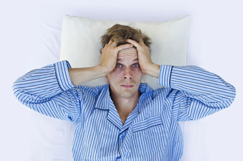 עייפות, חסך שינה קיצוני וחרדות מגבירים את הסיכוי לחוות שיתוק שינה (צילום: Shutterstock)