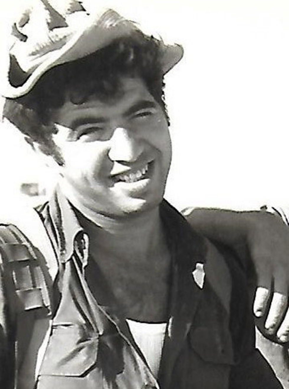 "הגרסה הישראלית של ג'יימס בונד". יוסי ג'ינו בתקופת שירותו הצבאי (צילום: באדיבות המשפחה) (צילום: באדיבות המשפחה)