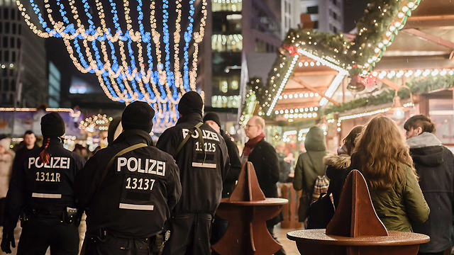 שוק חג המולד נפתח מחדש לאחר הפיגוע (צילום: AFP) (צילום: AFP)