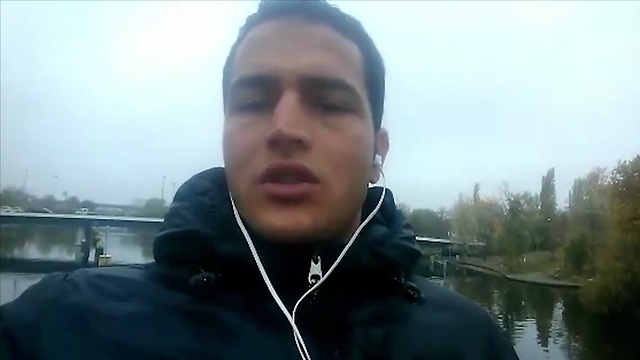 המחבל אל-עאמרי, בן 24, בסרטון נטילת האחריות שלו ()