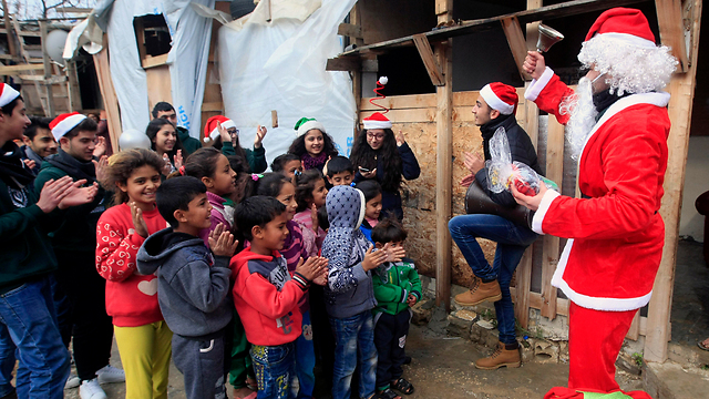 ארכיון. חג המולד במחנה פליטים סורים בלבנון (צילום: AP) (צילום: AP)