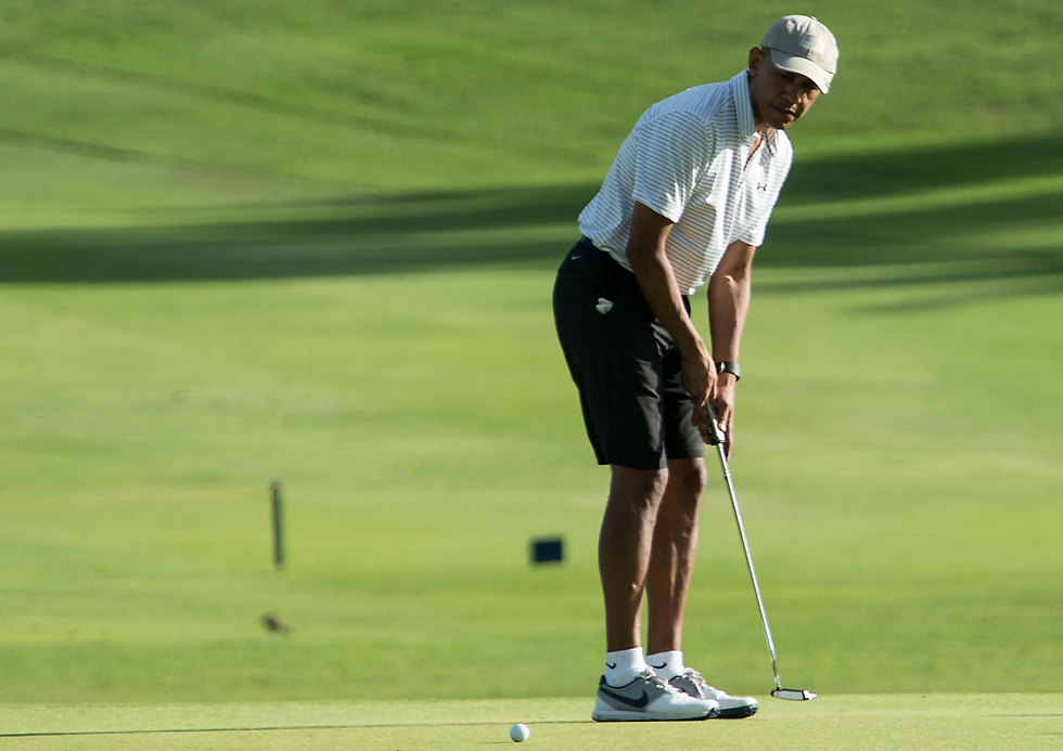 אובמה משחק גולף. טראמפ צחק עליו ששיחק יותר מדי (צילום: AFP) (צילום: AFP)