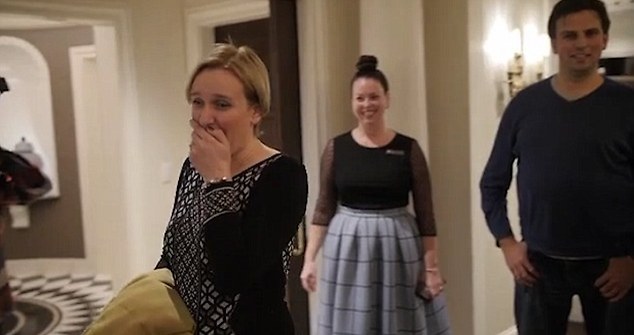 הזוג בווראן נכנס לראשונה לסוויטה הנשיאותית במלון בניו יורק (צילום: בריטיש איירווייס)