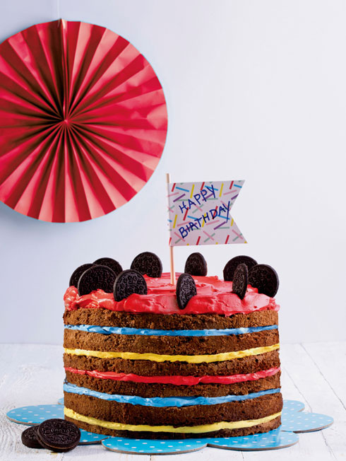חגיגית וצבעונית. עוגת שכבות אוריאו (צילום: בועז לביא מתכון וסגנון: עמית דונסקוי)