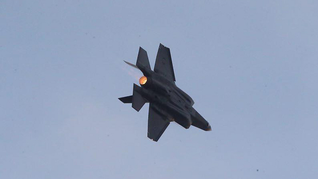מטוסי הקרב של חיל האוויר חגו מעל (צילום: מוטי קמחי) (צילום: מוטי קמחי)