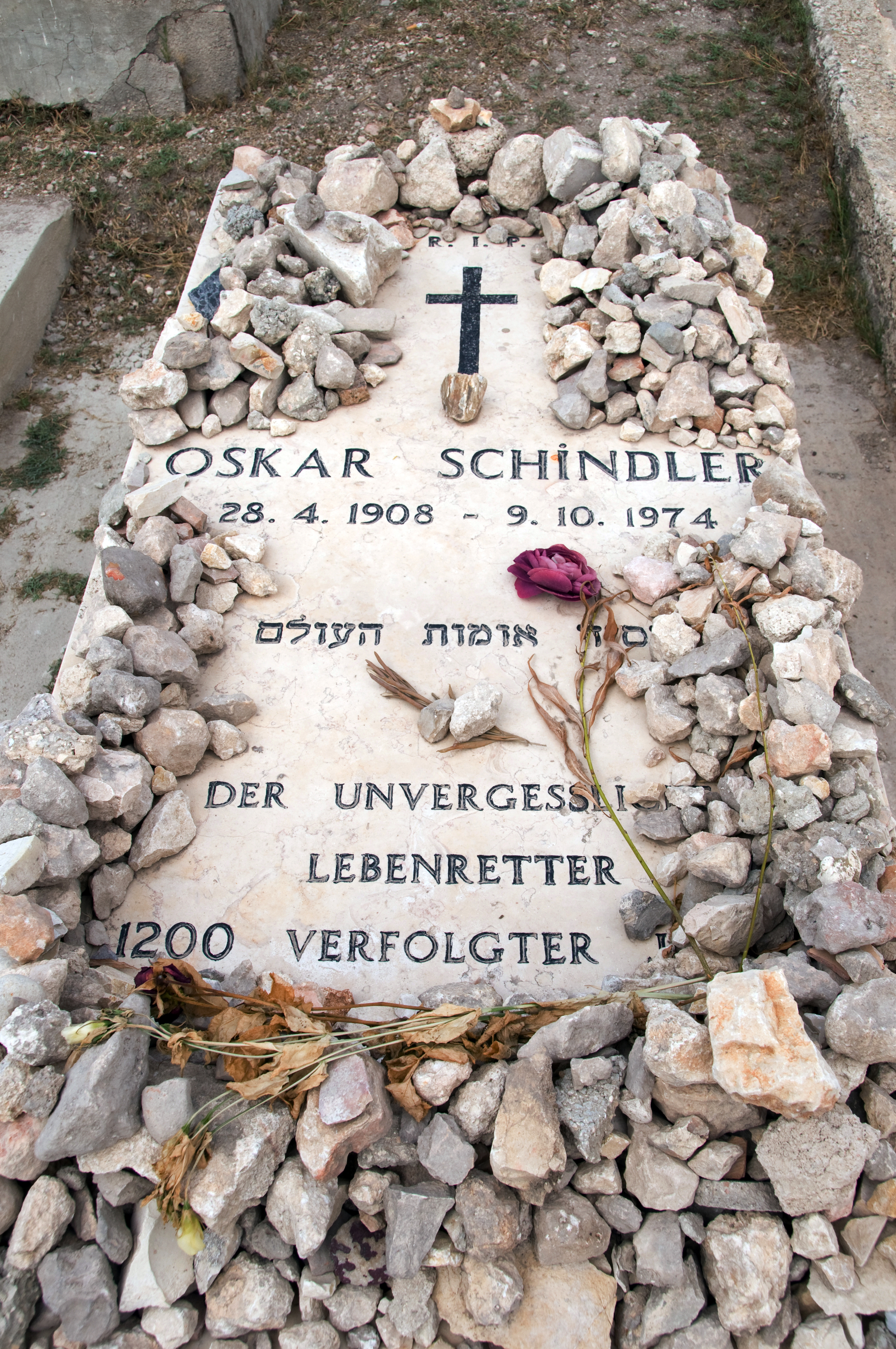Могила Оскара Шиндлера в Израиле. Фото: Gerardo C Lerner shutterstock
