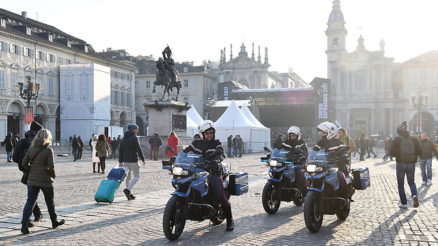 כוחות הביטחון באיטליה נערכים לקראת החגיגות (צילום: EPA) (צילום: EPA)