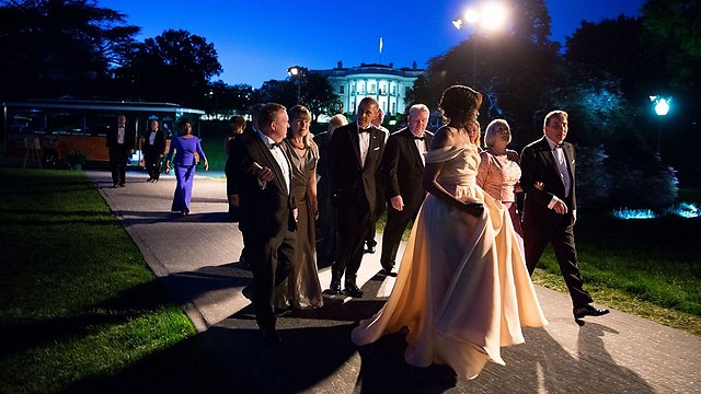 מישל אובמה מלווה את מנהיגי המדינות הנורדיות לארוחת ערב בבית הלבן (צילום: פיט סוזה, צלם הבית הלבן) (צילום: פיט סוזה, צלם הבית הלבן)