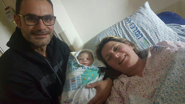Efrat and Yossi Moshe with their new daughter