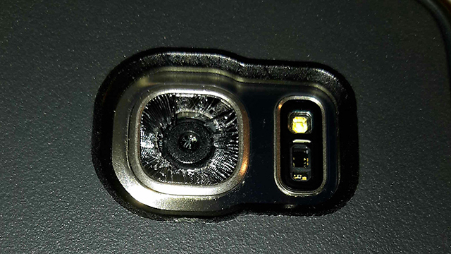 המצלמה שבורה, המכשיר עם כיסוי מגן (צילום מסך) (צילום מסך)