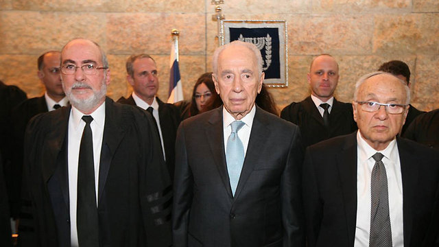 L to R: Supreme Court President Emeritus Asher Grunis, Shimon Peres and Yaakov Neeman (Photo: Gil Yohanan)