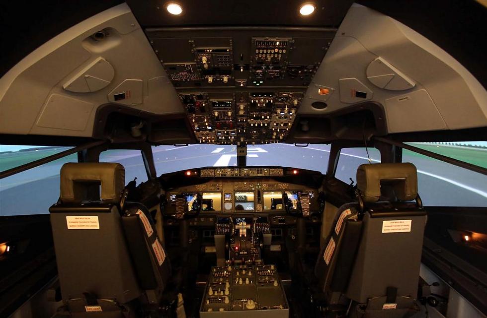 הסימולטור הראשון מסוגו של בואינג 737 כאן בארץ (צילום: סיון פרג') (צילום: סיון פרג')
