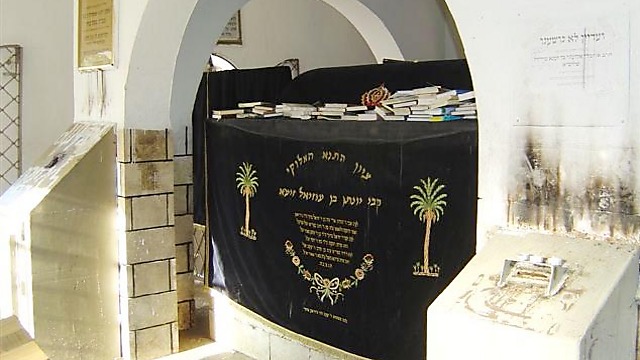 800 אלף בשנה: קבר רבי יונתן בן עוזיאל (צילום: מיכאל חורי) (צילום: מיכאל חורי)