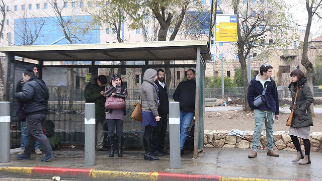 Автобусная остановка в Иерусалиме. Фото: Гиль Йоханан