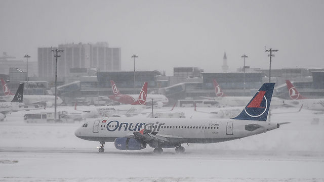 נמל התעופה אטאטורק באיסטנבול, הבוקר (צילום: AFP) (צילום: AFP)