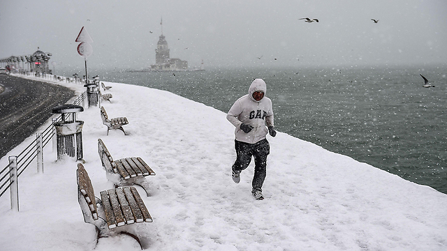 שלג כבד באיסטנבול (צילום: AFP) (צילום: AFP)