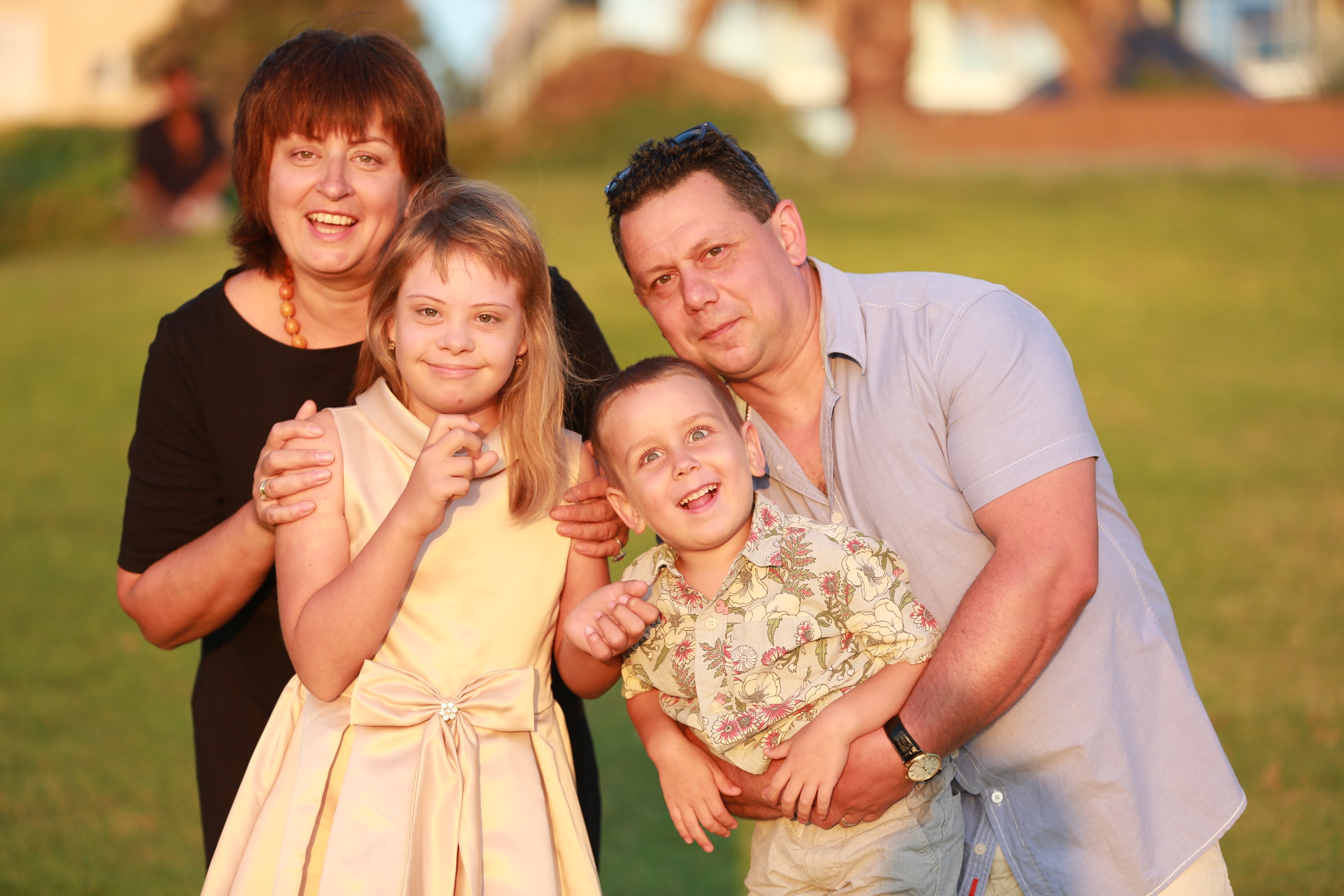 Лариса Зимина с мужем и детьми. Слева - Полина. Фото: Илья Каган