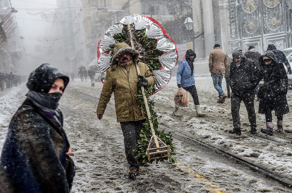 שלג כבד היום באיסטנבול (צילום: AFP) (צילום: AFP)