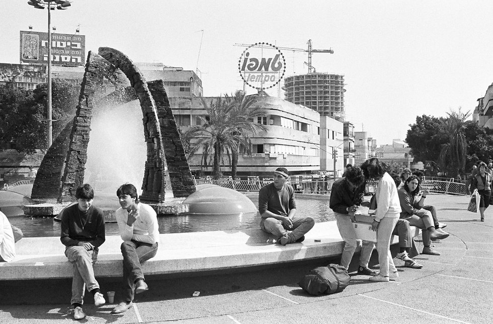 הכיכר המוגבהת בימיה הראשונים, סוף שנות ה-70 (צילום: דוד רובינגר) (צילום: דוד רובינגר)