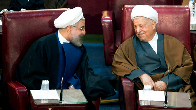 Rafsanjani, right, with Iranian President Rouhani (Photo: EPA)