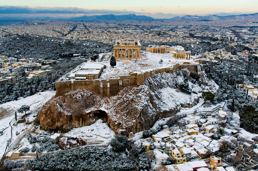 הגבעה המושלגת של אקרופוליס באתונה (צילום: רויטרס) (צילום: רויטרס)