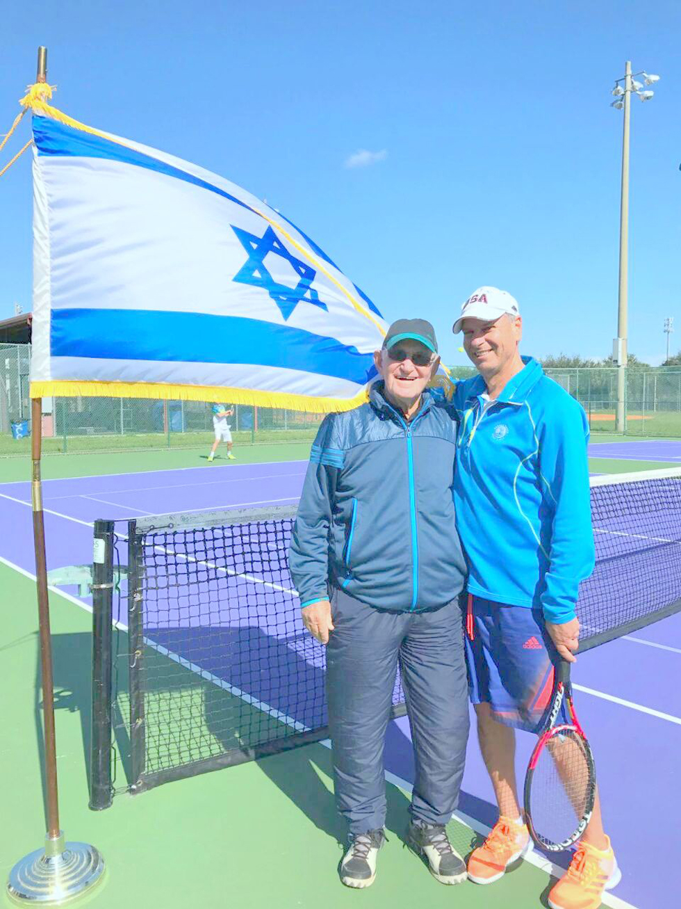 איציק פרמט, מאמן הטניס האגדי של ישראל עם ד"ר ראובן פורגס ()