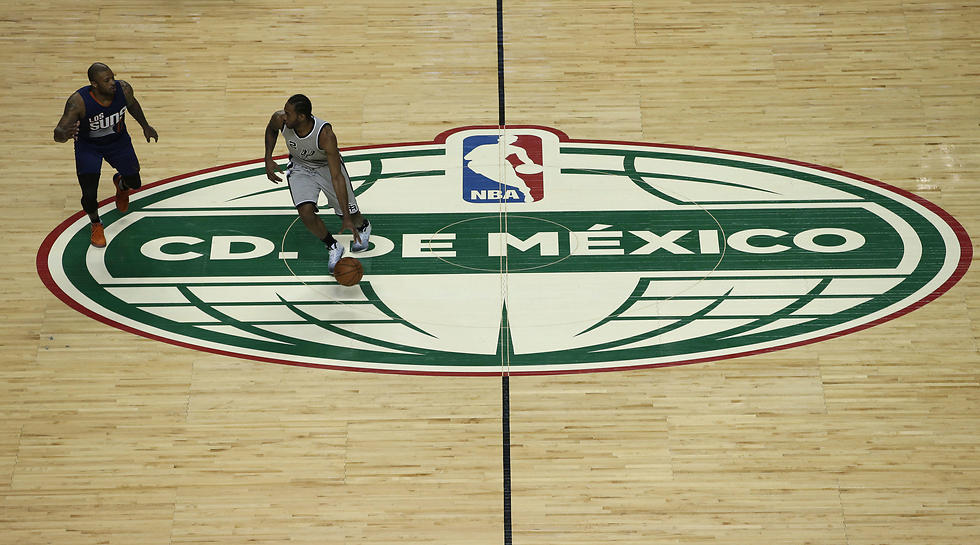 כן, זו לא טעות. ה-NBA הגיע גם למקסיקו סיטי (צילום: AP) (צילום: AP)
