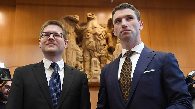 ראש המפלגה פרנק פרנץ (מימין) ועו"ד פטר ריכטר (צילום: AP) (צילום: AP)