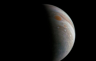 כוכב הלכת צדק והסערה באדום (צילום: נאס"א) (צילום: נאס