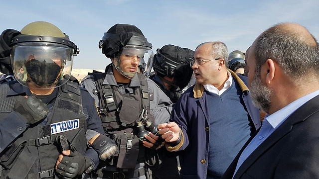 MK Tibi confronting police officers (Photo: Israel Yosef)