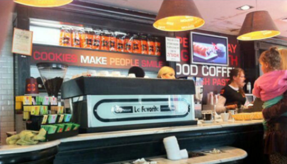 לה פבוריטה. 13 מכונות בקפה קפה, 4 ברולדין (שהוחלפו היום לטענתה רשת) ()