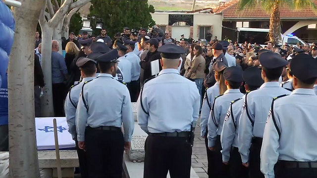 הלווייתו של השוטר ארז לוי  (צילום: אסף מגל) (צילום: אסף מגל)