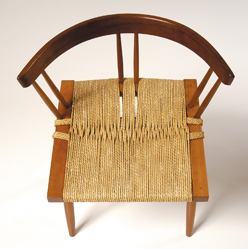 כיסא בעיצוב ג'ורג' נקשימה, מאמצע המאה ה-20 (צילום: George Nakashima Woodworker, S.A.)