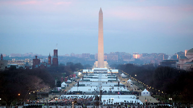 Sunrise on the Washington Monument (Photo: AFP)