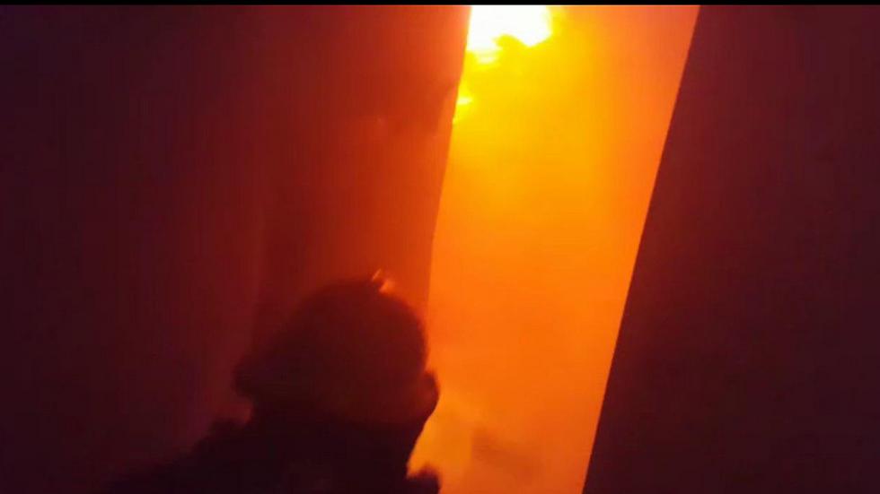 שישה דיירים פונו מהבניין. השריפה בשכונת רמות בירושלים (צילום: כבאות והצלה ירושלים) (צילום: כבאות והצלה ירושלים)