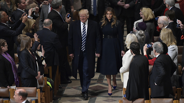 הזוג טראמפ הערב בקתדרלה הלאומית (צילום: AFP) (צילום: AFP)