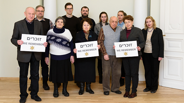 הקמפיין להעלאת המודעות לשואה. גם ניצולי שואה השתתפו ()