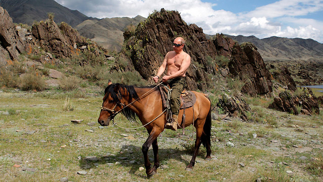 Путин снова на коне?