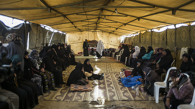אום אל-חיראן בעת ההלוויה (צילום: gettyimages) (צילום: gettyimages)